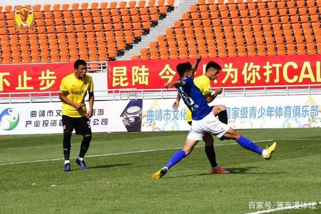 国足在亚运首战中以2-1战胜朝鲜，老将带来胜利但年轻球员备受争议